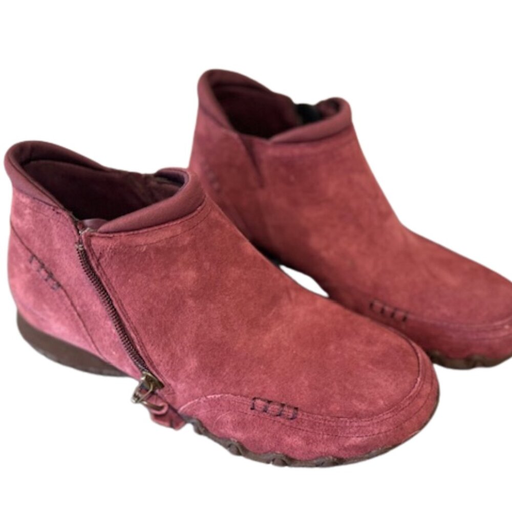 SKECHERS SUEDE MEMORY FOAM BOOTIE